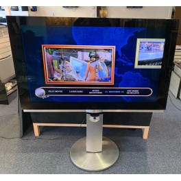 BeoVision 7-55 mk2 med högt golvstativ BeoVision 7-55 mk2 med högt golvstativ
